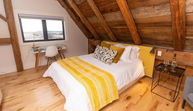 Salisbury Barn: Yellow Room - Bed & Breakfast Room