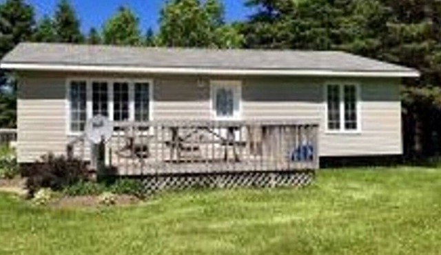 Sandy Feet Retreat, Fernwood PEI Farmhouse