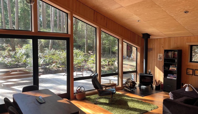 Savary Mid Island Modern