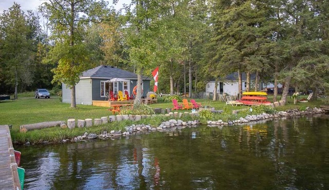 Savi By The River - Cozy & Affordable 1Br Cottage plus Bunkie w/Watercraft, Deck, Firepit