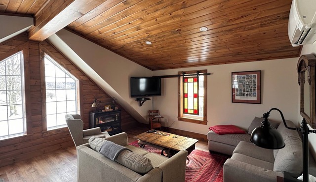 Schoolhouse Loft - Centrally Located in the County in a Quiet Rural Setting