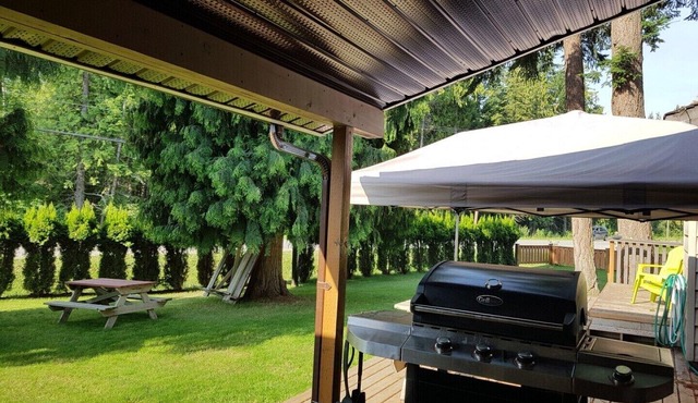 Scotch Creek Lodge - Adjacent to Shuswap Lake Provincial Park