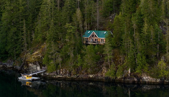 Sea Chalet- Private Oceanfront Cabin on Sonora Island