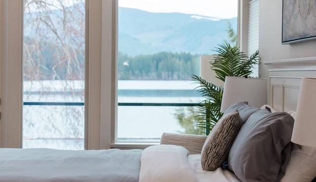 Secluded Lakeside Paradise – Escape & Recharge