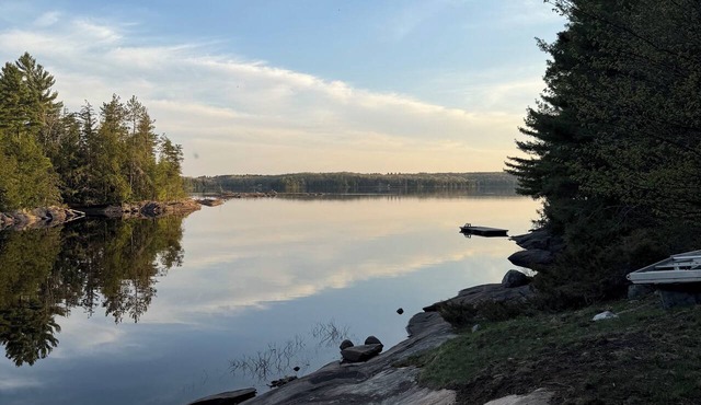 Secluded Lakeside Cottage in Beautiful Whitestone