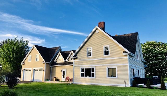 Secluded waterview farmhouse near city + beaches