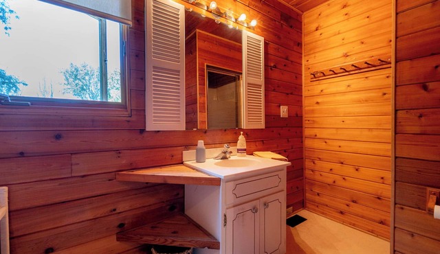 Second Wind - Visit our Charming House with Modern Comforts & Stunning Views