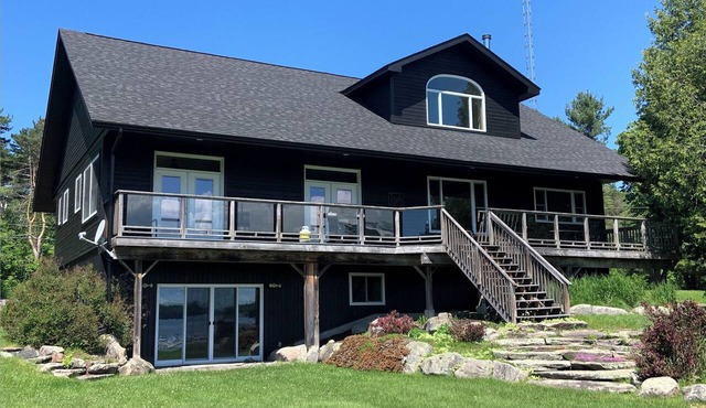 Sensational executive-style cottage on Lake Rosseau
