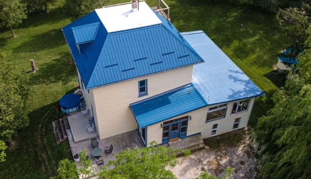 Shamrock Cottage near Lake Huron on Ontario's sandy west coast!