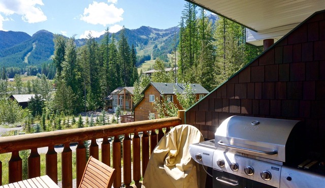 Ski Back to your Private Hot Tub | 3-5 Min. Walk to the Elk Chairlift