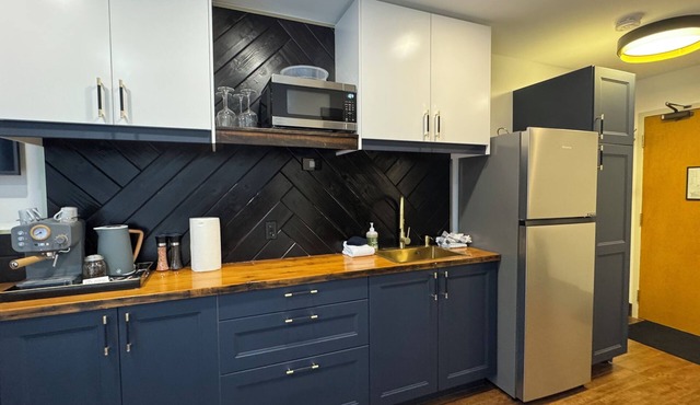 Ski to your door at the Griz Inn/Fully Renovated