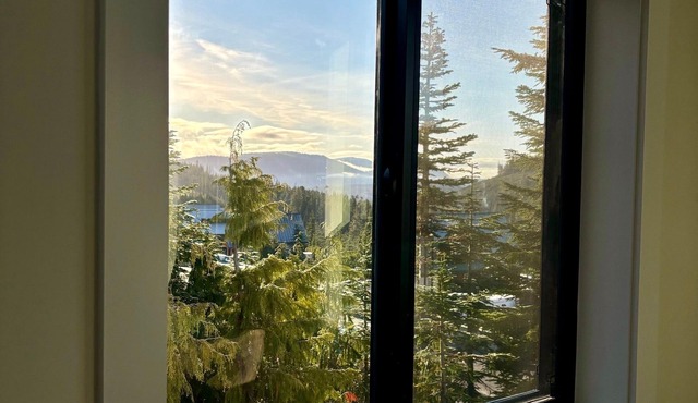 Skiing & Hot tubbing at Mt Washington Chalet