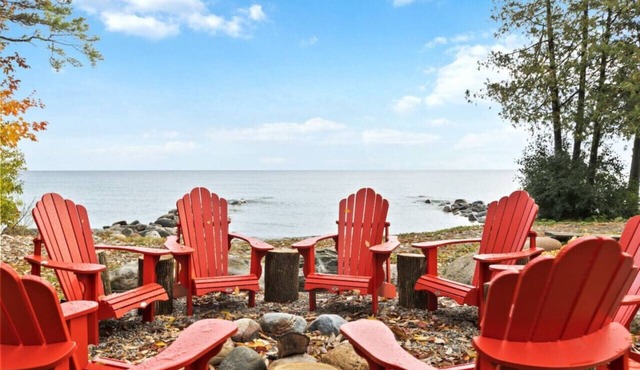 Skipping Rock Cottages: Ultimate Lakeside Retreat