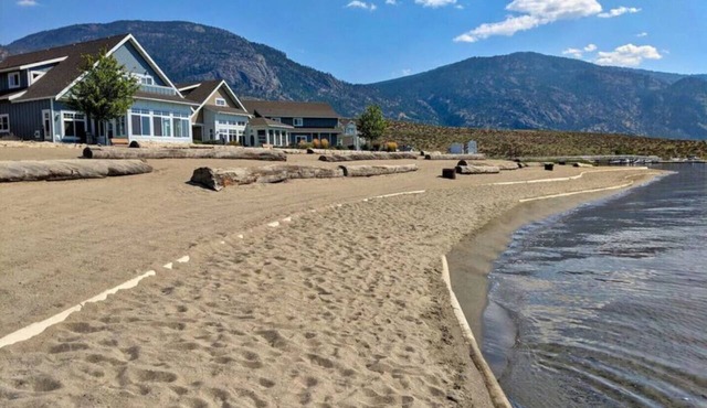 Sleeps 8 | Close to pool | Boat Slip Included!