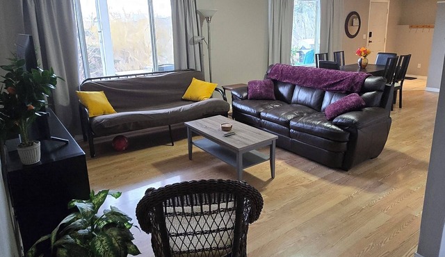 Spacious 2 bedroom suite near Wood Lake with a view. Family/pet friendly!