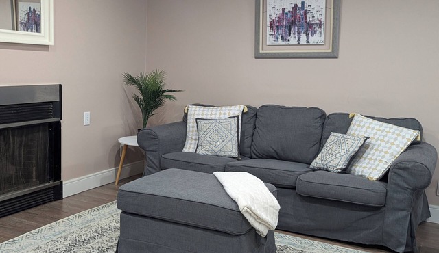 Spacious 2-bedroom suite minutes from Montreal attractions in Brossard