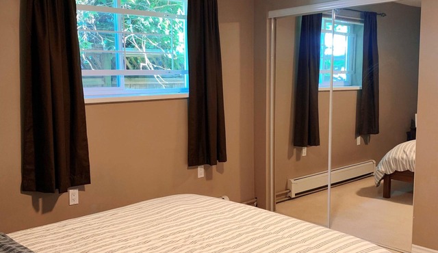 Spacious 2BR by the Park Large Backyard Ideal for Families & Long Stays