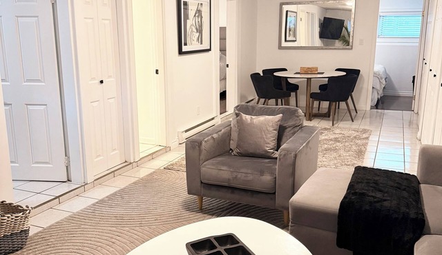 Spacious 2BR Suite Near Downtown