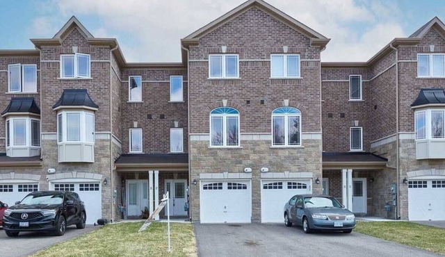 Spacious 3-4 Bdrm New Town Home