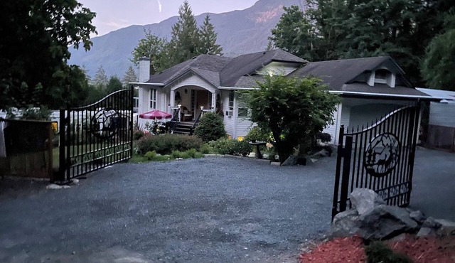 Spacious 3 bedroom unit near the lake