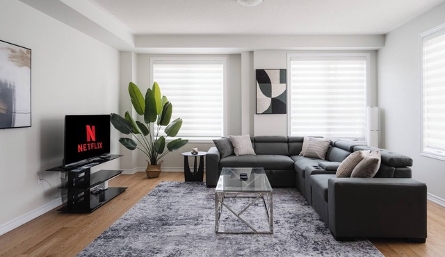 Spacious 3-bedroom 5 bed townhome in Quiet Brampton Location All Amenities Inc.
