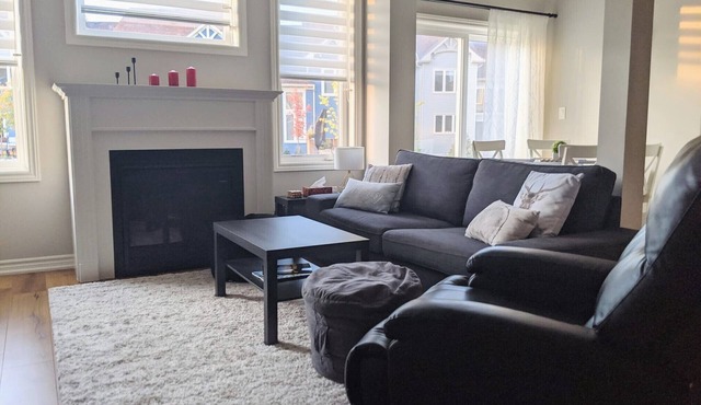 Spacious 3-bedroom cottage retreat minutes from Blue Mountain!