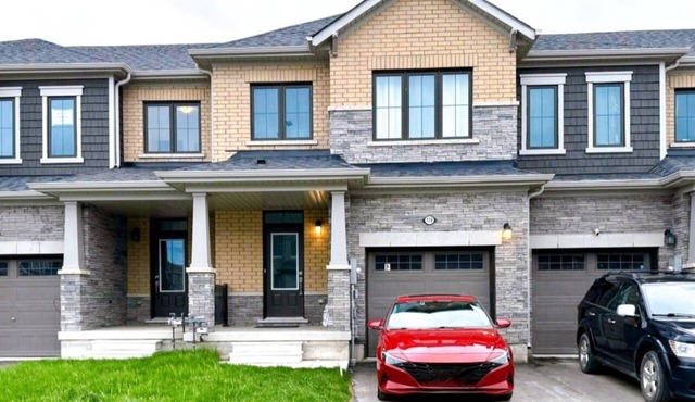 Spacious 3-BR Home Near Niagara Falls | Parking for 3 | King Bed