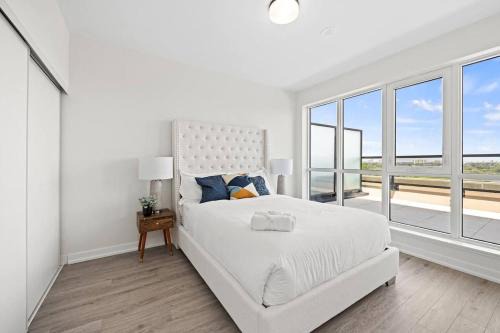 Spacious 3BR Loft with Balcony and Free Parking