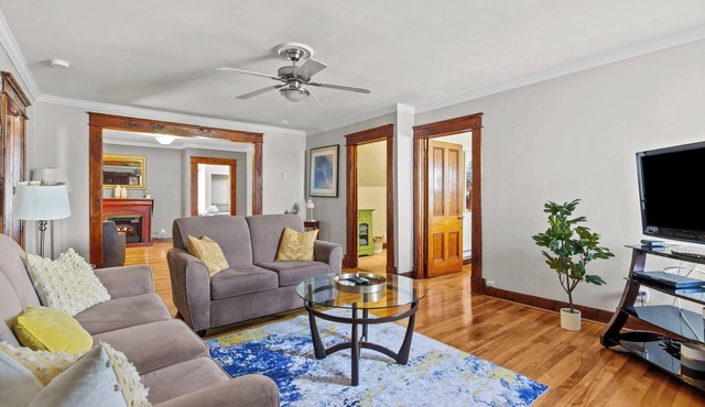 Spacious 3BR Parking Pet-Friendly