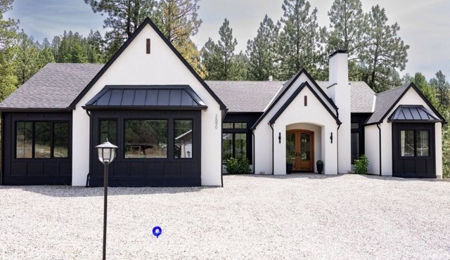 Spacious 4-bedroom Luxury Retreat