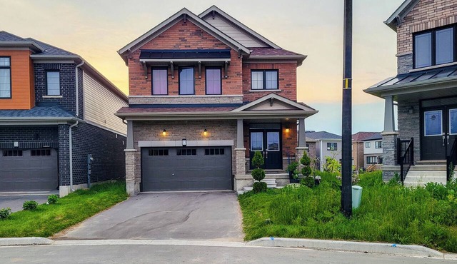 Spacious 4-bedroom house with AC in welcoming Caledonia
