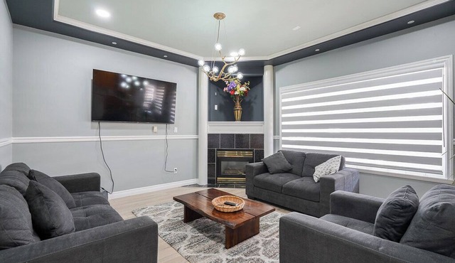 Spacious 5-bedroom house with WiFi, AC in serene Surrey