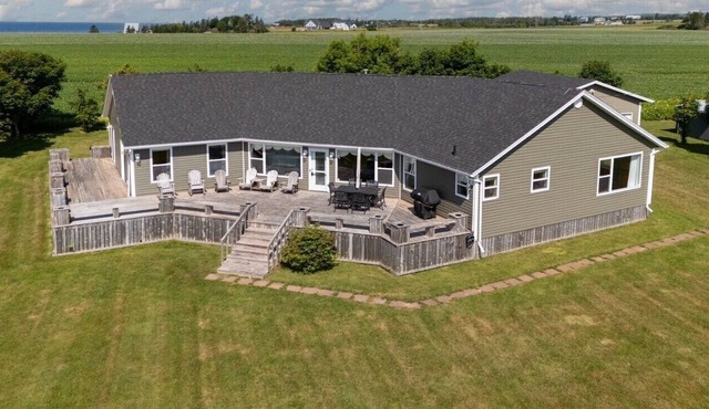 Spacious 5-Bedroom South Shore Cottage: Where PEI Memories Begin