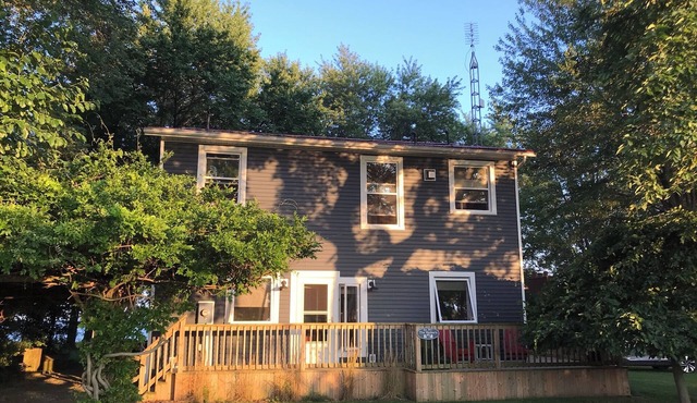 Spacious Beachfront Retreat on Lake Erie!