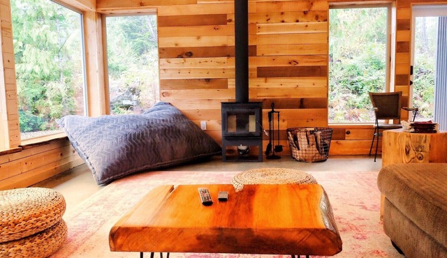 Spacious cedar home is close to beach - built with families and surfers in mind.