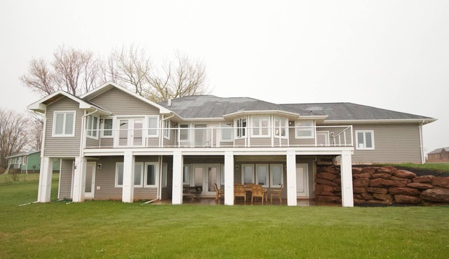 Spacious Coastal peaceful retreat.