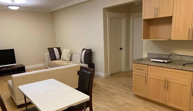 Spacious & Cozy 2 BD Suite in Heart of Vancouver