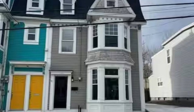 Spacious Downtown Heritage Stay (est. 1901), Free Parking