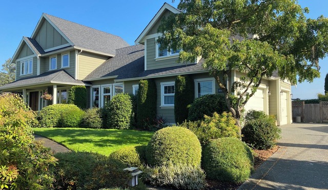 Spacious Family Home with In Ground Pool in the Cowichan Valley