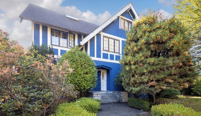 Spacious Heritage Home in Prestigious Shaughnessy 10m to Dt