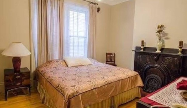 Spacious Historic Victorian Apt , Steps to Saint John Boardwalk & landmarks