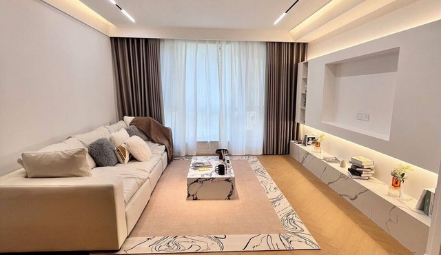 Spacious master bedroom equipped with a private walk-in closet near Yuyuan in Shanghai