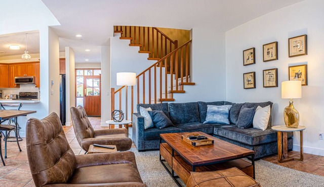 Spacious multi level 4 bedroom + den townhouse with easy access to nearby runs and lift