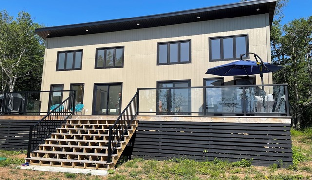 Spacious Oceanfront Retreat Moments from the Cabot Trail