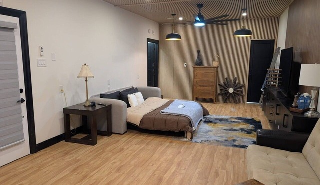 Spacious Renovated Suite Lincoln Beamsville - Modern Rustic