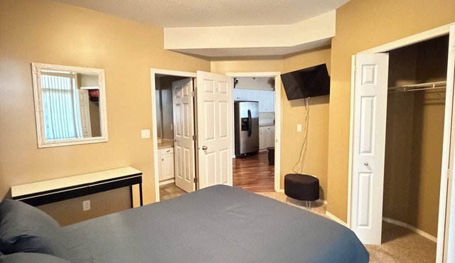 Spacious Waterfront Condo! Walk to Downtown
