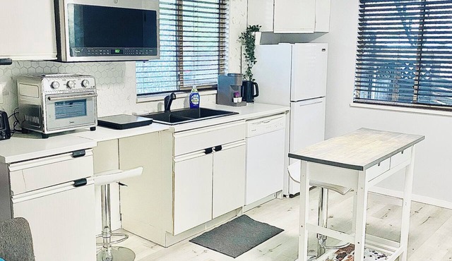 Sparkling Modern Kitchenette Suite Close to Nature, Private/Separate Suite