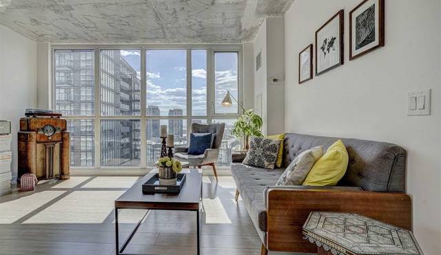 Spectacular Lake view! spacious 3 bedroom condo, A+ amenities