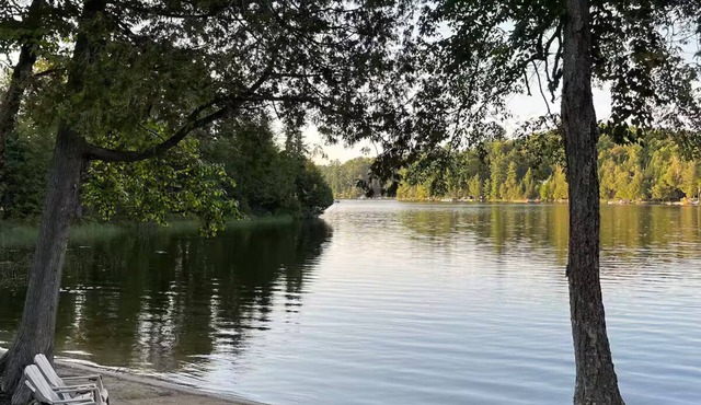 Spring Lake Chalets, Sweet Summer Retreat, Sandy Beach, Hot Tub, 3 bedrooms