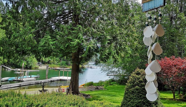 Sproat Lakefront Retreat| South exposure | Flat Beach, HotTub & Outdoor Kitchen